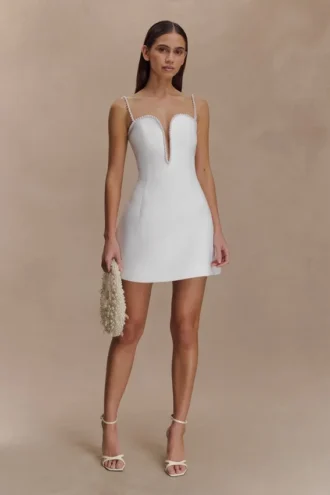 Vestido mini con escote de pedrería Kingsley – Marfil