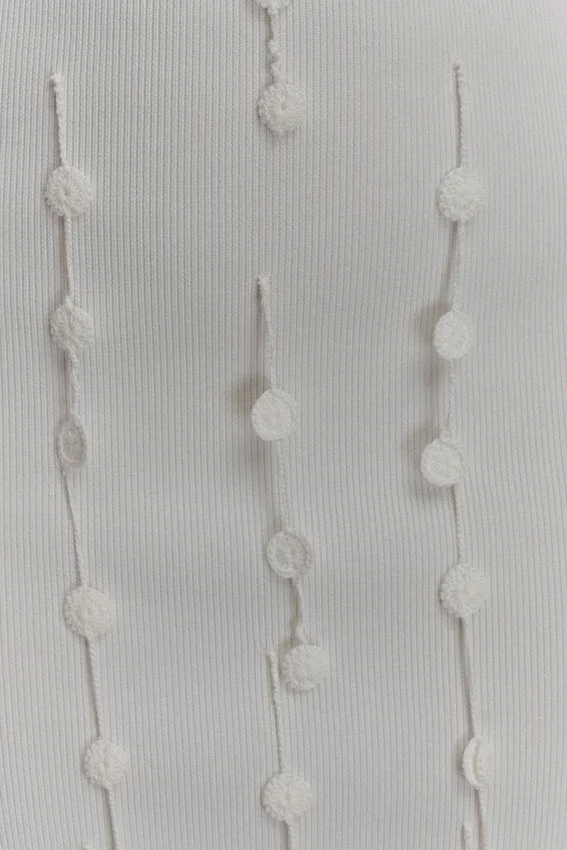 Vestido mini con flores tejido a mano Tove – Blanco Vestido mini con flores tejido a mano Tove – Blanco