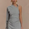 Vestido mini con hombro retorcido Dorian – Gris carbón jaspeado Vestido mini con hombro retorcido Dorian – Gris carbón jaspeado