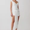 Vestido mini con hombros descubiertos y lazo en la cintura de Runa – Blanco Vestido mini con hombros descubiertos y lazo en la cintura de Runa – Blanco