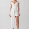 Vestido mini con hombros descubiertos y lazo en la cintura de Runa – Blanco Vestido mini con hombros descubiertos y lazo en la cintura de Runa – Blanco