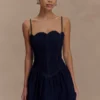 Vestido mini de Denim con festones Cheyenne – Azul índigo Vestido mini de Denim con festones Cheyenne – Azul índigo