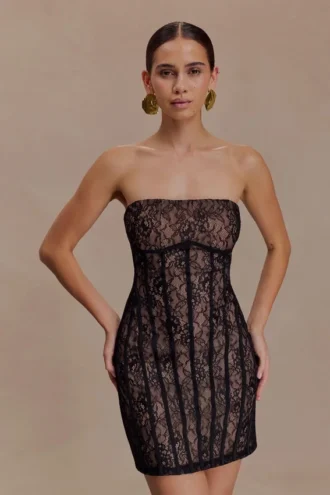 Vestido mini de encaje con paneles Jeannette – Negro