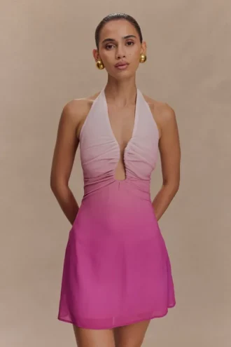Vestido mini de gasa con cuello halter de Malakhai – Rosa degradado