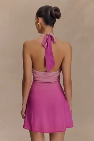 Vestido mini de gasa con cuello halter de Malakhai – Rosa degradado