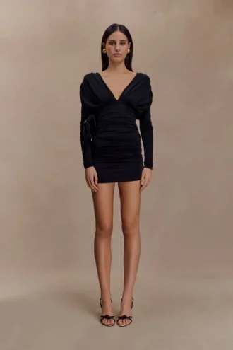 Vestido mini de manga larga con escote pronunciado Hayden – Negro