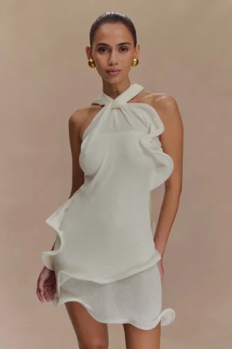 Vestido mini de punto con cuello halter Caprice – Blanco