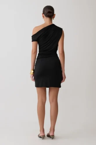 Vestido mini drapeado con hombros descubiertos Alyn – Negro