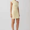 Vestido mini drapeado con hombros descubiertos de Alyn – Limón