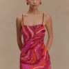 Vestido mini Eloise con bordado a mano – Estampado de remolinos rosas