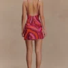Vestido mini Eloise con bordado a mano – Estampado de remolinos rosas