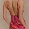 Vestido mini Eloise con bordado a mano – Estampado de remolinos rosas