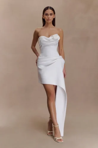 Vestido mini fruncido sin tirantes Evianna – Blanco