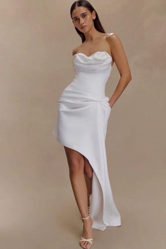 Vestido mini fruncido sin tirantes Evianna – Blanco Vestido mini fruncido sin tirantes Evianna – Blanco