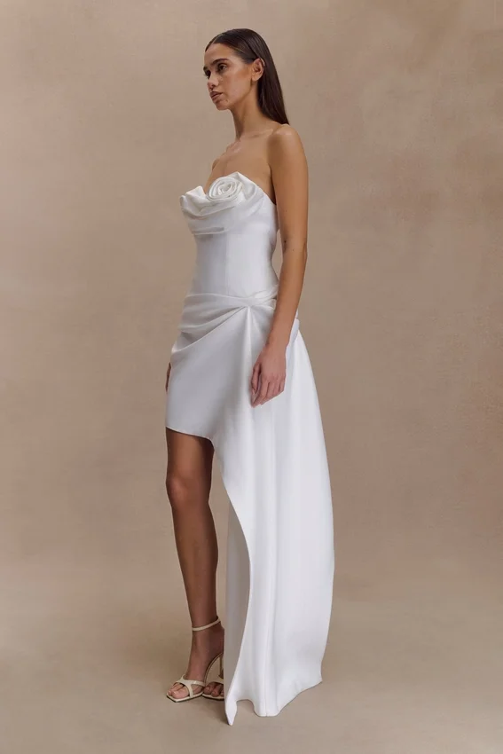 Vestido mini fruncido sin tirantes Evianna – Blanco Vestido mini fruncido sin tirantes Evianna – Blanco