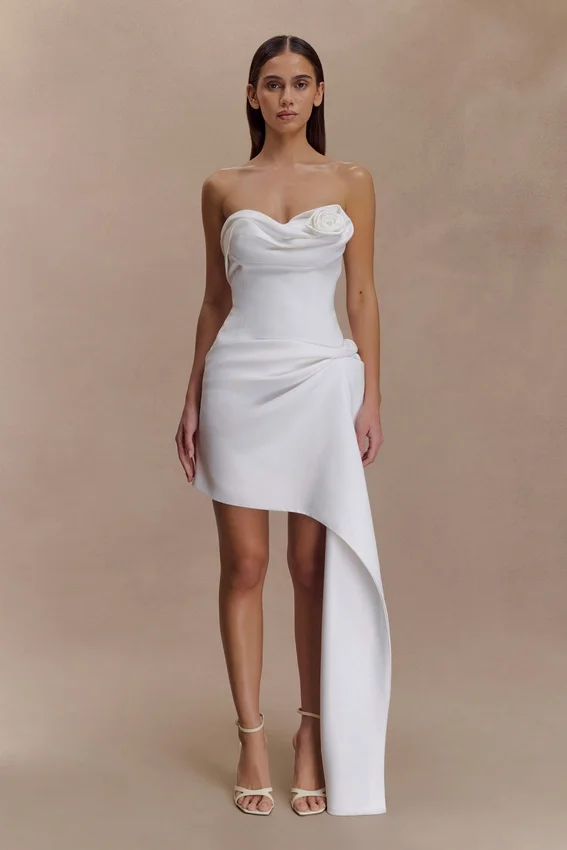 Vestido mini fruncido sin tirantes Evianna – Blanco Vestido mini fruncido sin tirantes Evianna – Blanco