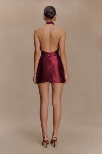 Vestido mini halter con pedrería Nylah – Burdeos