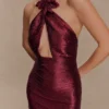 Vestido mini halter con pedrería Nylah – Burdeos Vestido mini halter con pedrería Nylah – Burdeos