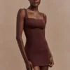 Vestido mini moldeador sin espalda Jocelyn – Espresso