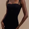 Vestido mini moldeador sin espalda Jocelyn – Negro Vestido mini moldeador sin espalda Jocelyn – Negro