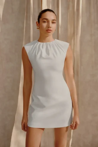 Vestido mini plisado en el cuello Ariana – Marfil
