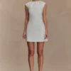 Vestido mini plisado en el cuello Ariana – Marfil Vestido mini plisado en el cuello Ariana – Marfil