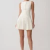 Vestido mini plisado sin mangas Mackenzie – Marfil Vestido mini plisado sin mangas Mackenzie – Marfil