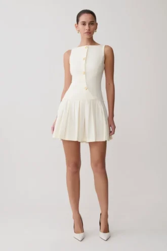Vestido mini plisado sin mangas Mackenzie – Marfil Vestido mini plisado sin mangas Mackenzie – Marfil