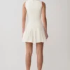Vestido mini plisado sin mangas Mackenzie – Marfil Vestido mini plisado sin mangas Mackenzie – Marfil