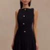Vestido mini plisado sin mangas Mackenzie – Negro Vestido mini plisado sin mangas Mackenzie – Negro