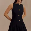 Vestido mini plisado sin mangas Mackenzie – Negro Vestido mini plisado sin mangas Mackenzie – Negro