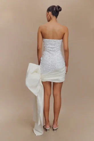 Vestido mini sin tirantes con lazo Franka – Blanco