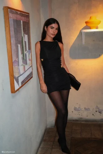 Vestido sin mangas Amia Slinky con detalles metálicos – Negro