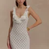 Vestido sin mangas de punto con volantes Brigid – Marfil Vestido sin mangas de punto con volantes Brigid – Marfil