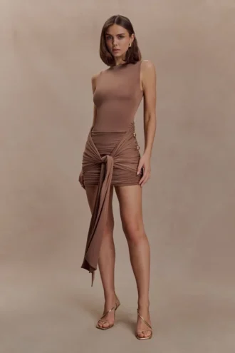 Vestido Sinead Slinky con detalles metálicos – Moca