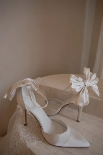 zapatos de tacn con lazo de satn blanco 2 330x495 - Zapatos de tac&oacute;n con lazo de sat&eacute;n - Blanco
