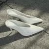 Zapatos de tacón puntiagudo de imitación de piel charol Emerson – Marfil Zapatos de tacón puntiagudo de imitación de piel charol Emerson – Marfil