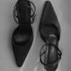Zapatos de tacón puntiagudo de satén Marley – Negro Zapatos de tacón puntiagudo de satén Marley – Negro