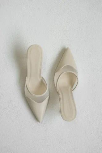 Zapatos de tacón puntiagudo Micah Mesh – Marfil