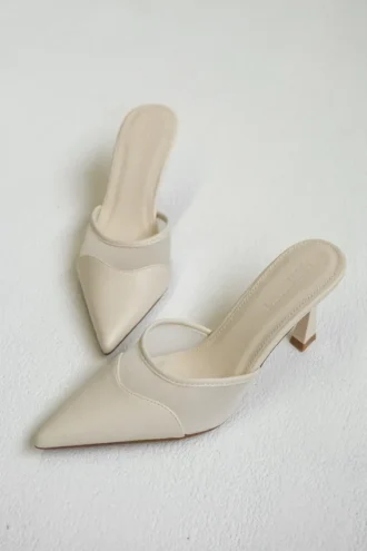 Zapatos de tacón puntiagudo Micah Mesh – Marfil